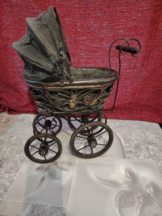 Ornament grădină,  cărucior vechi ornamental