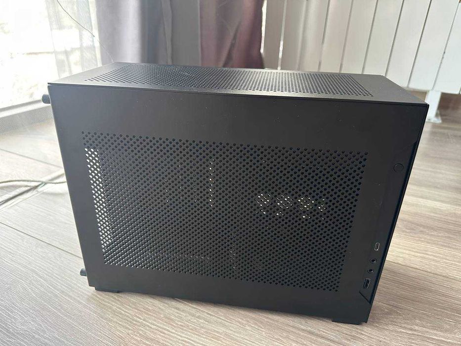 Корпус Lian Li A4-H2O X4