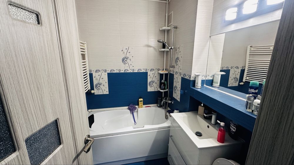 Apartament 4 camere de vanzare