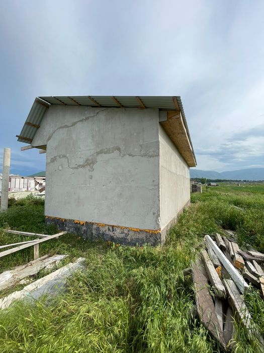 Участок с времянкой