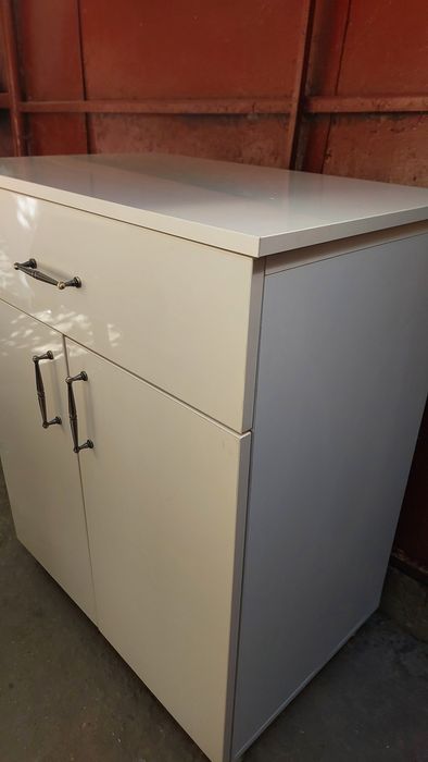 Comoda din pal cu usi si sertar MDF