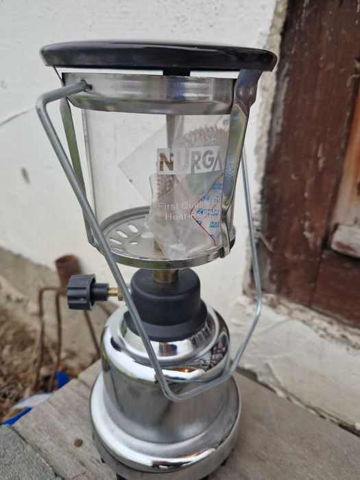 Къмпинг газова лампа