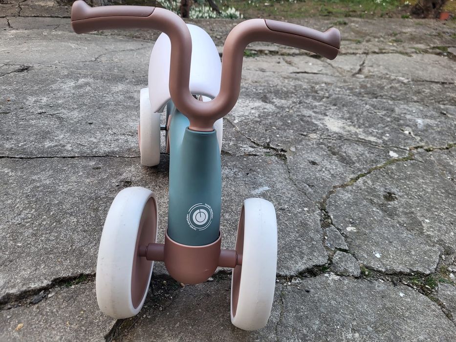 Bicicleta fara pedale 12-36 luni, scaun reglabil, lumini si muzica