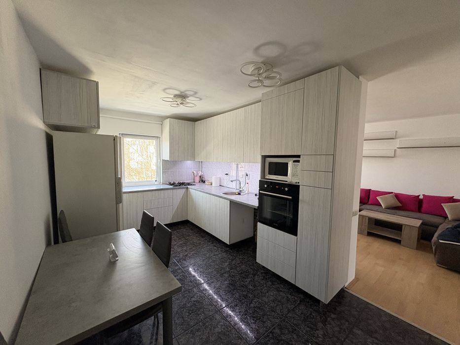 Apartament 4 camere de inchiriat