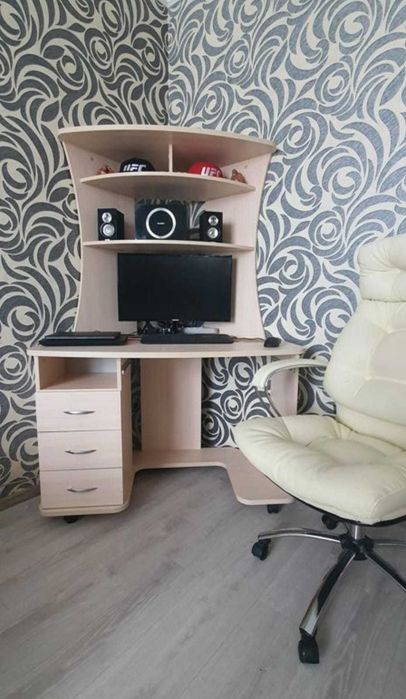 Стол компьютерный угловой