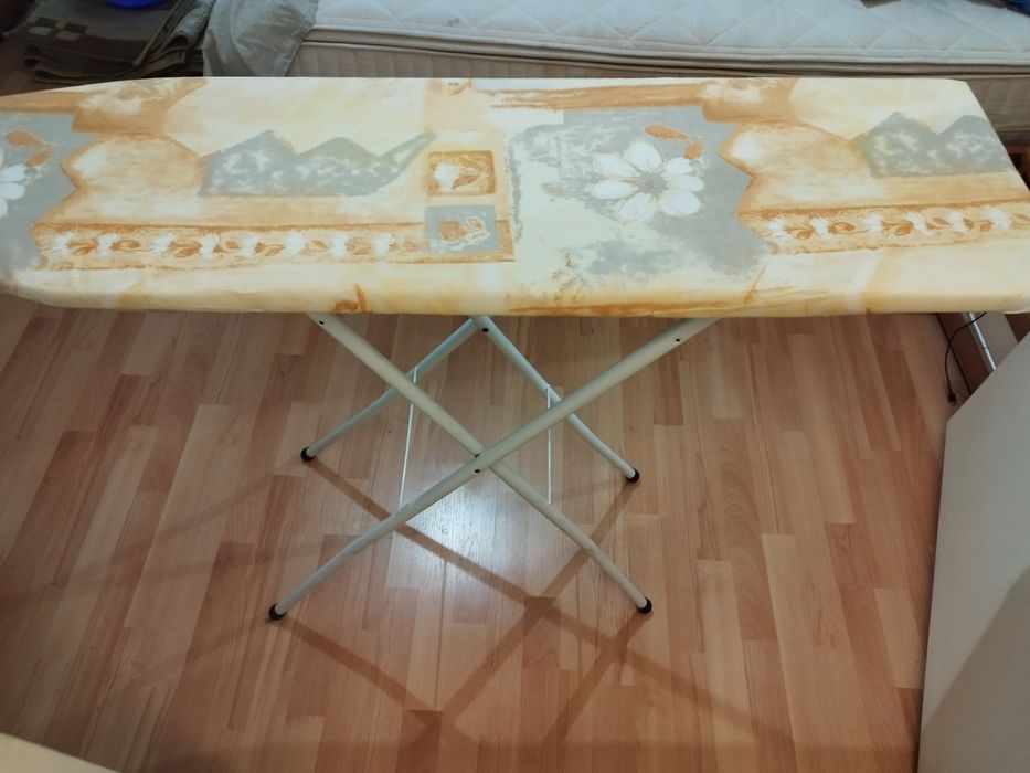 Дъска за гладене нова .