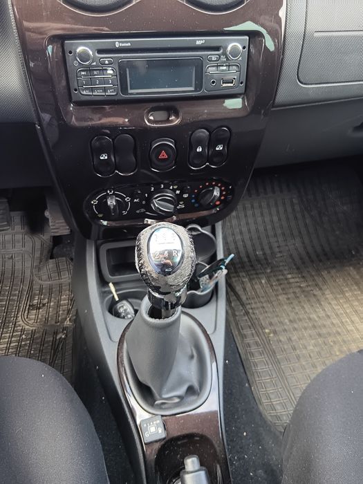 Продавам Dacia Duster 1.6i GAZ