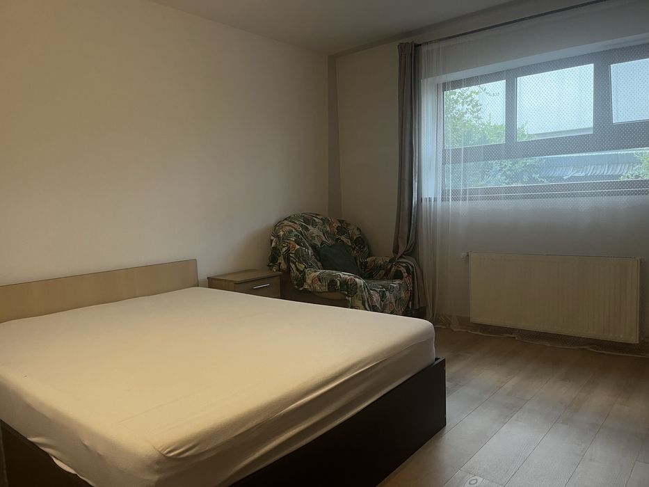 Dau in chirie apartament la casa