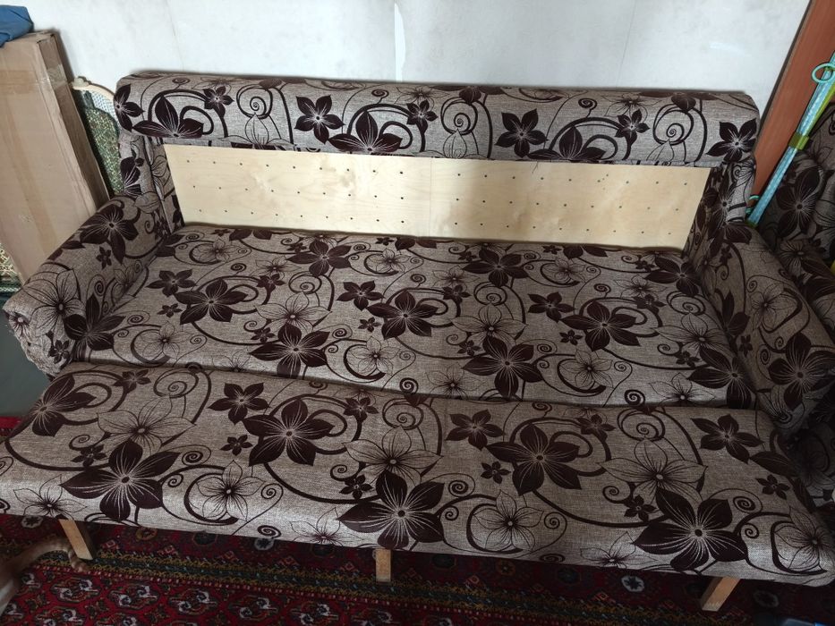 Продается раскладной диван и 2 кресла комплектом