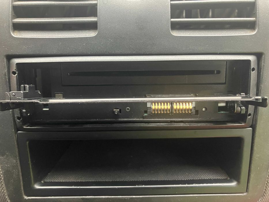 Продавам авторадио CD