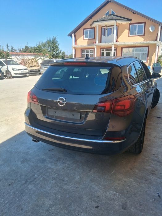 Vând haion de Opel Astra J 2013