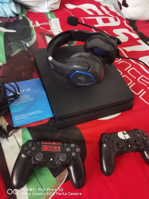 Плейстейшън 4 Slim