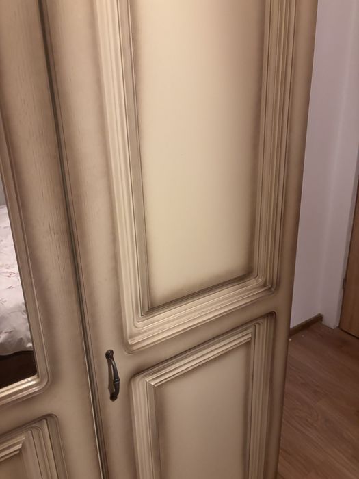 vand dulap in stare foarte buna