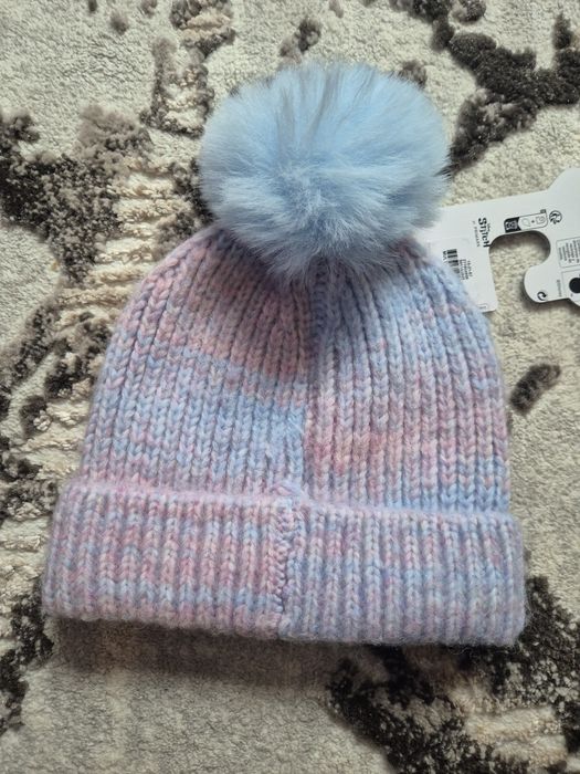 Caciula noua cu eticheta 5-9ani pe eticheta dar recomand 3-6ani
Stare