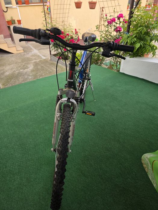 Vând bicicleată DHS Ultra Phantom