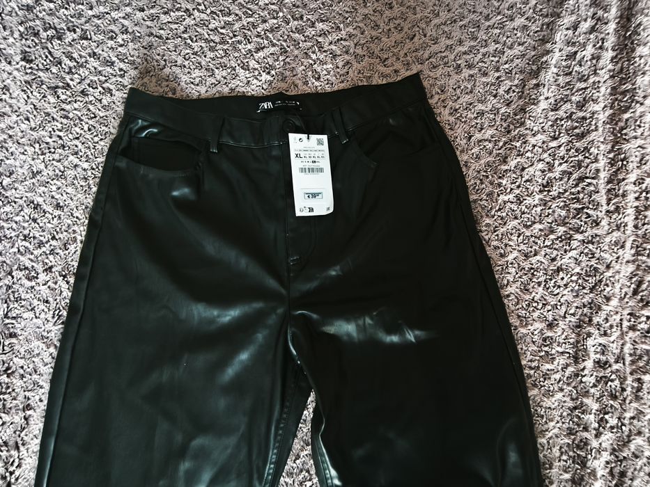 Pantaloni Zara din piele sintetică mărimea XL