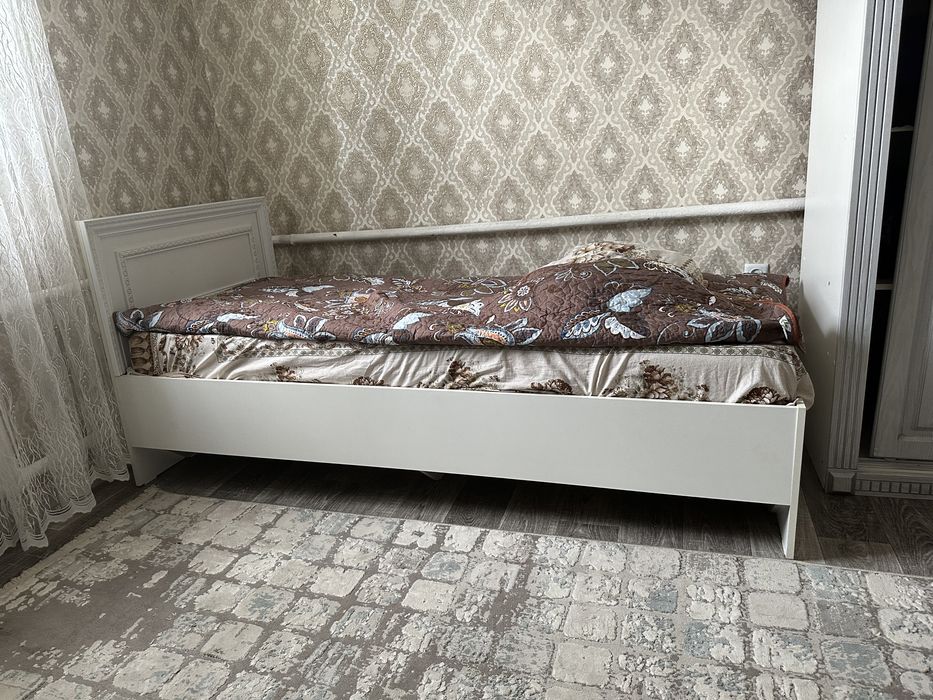 Продам две кровати с матрасами