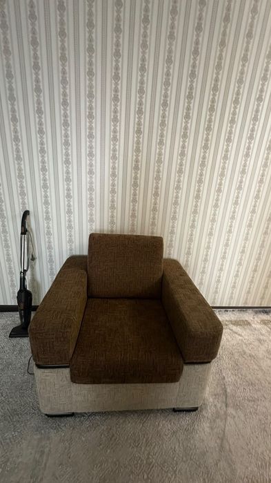 Продам диван с креслами