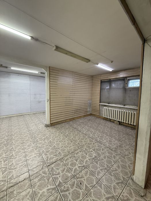 Сдам половину помещения