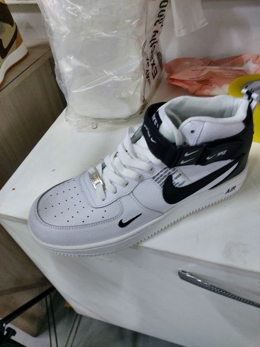 Кроссовки  размеры есть