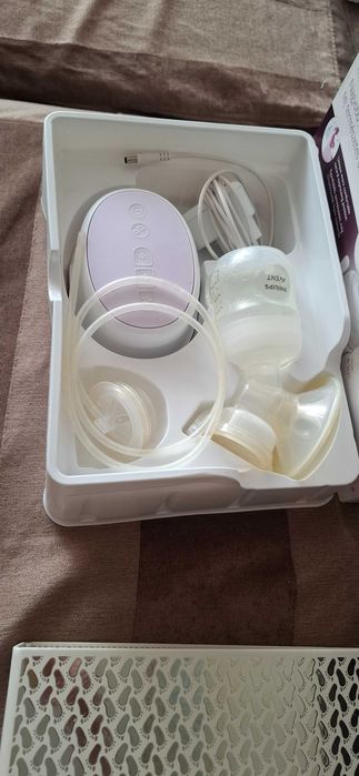 Помпа за кърма Avent, електрическа люлка Kikkaboo и слинг Caboo lite.