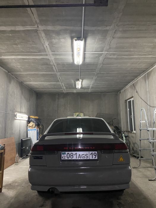 Субару легаси.