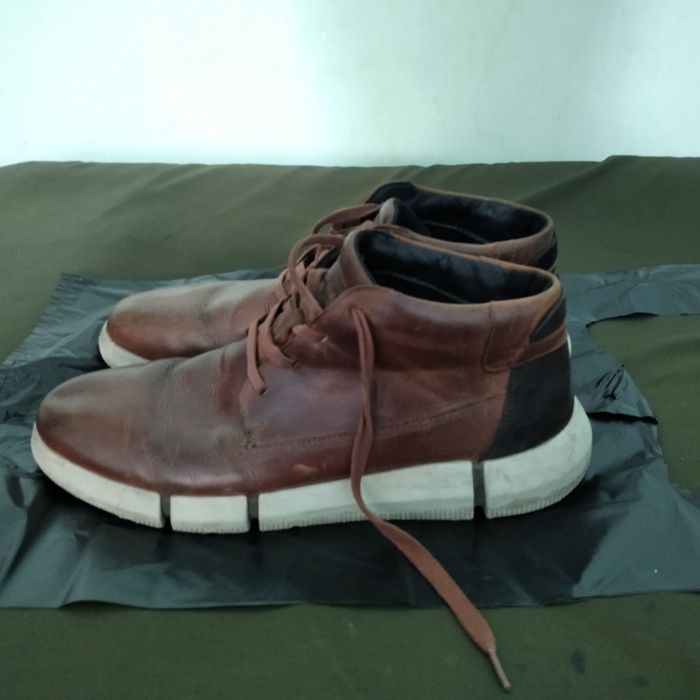 Продам фирменные кроссовки.