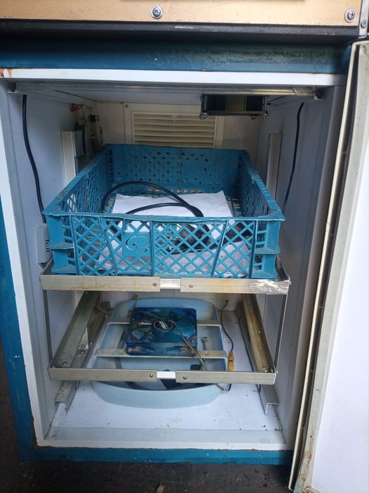 Продам инкубатор б.у.