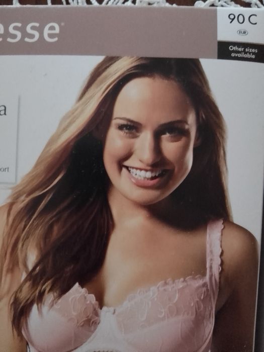 Продавам нови сутиени бял и розов 90 С