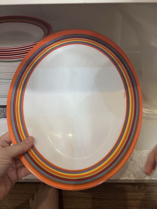 Посуда, подносы инвентарь для кафе