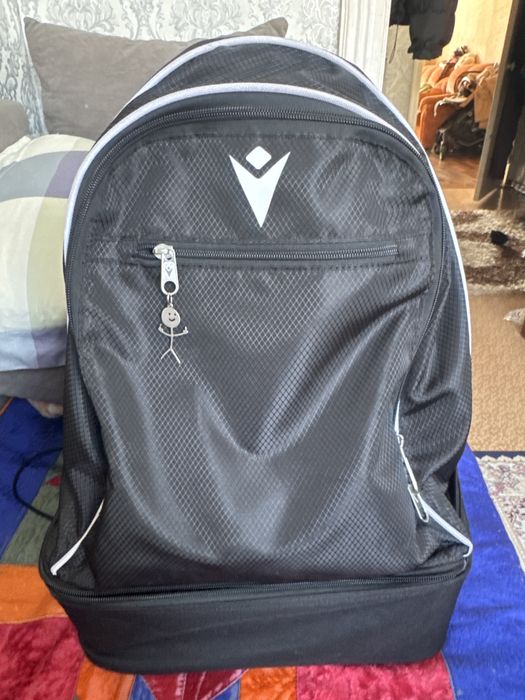 Кроссовки и сумка макрон оба оригинал