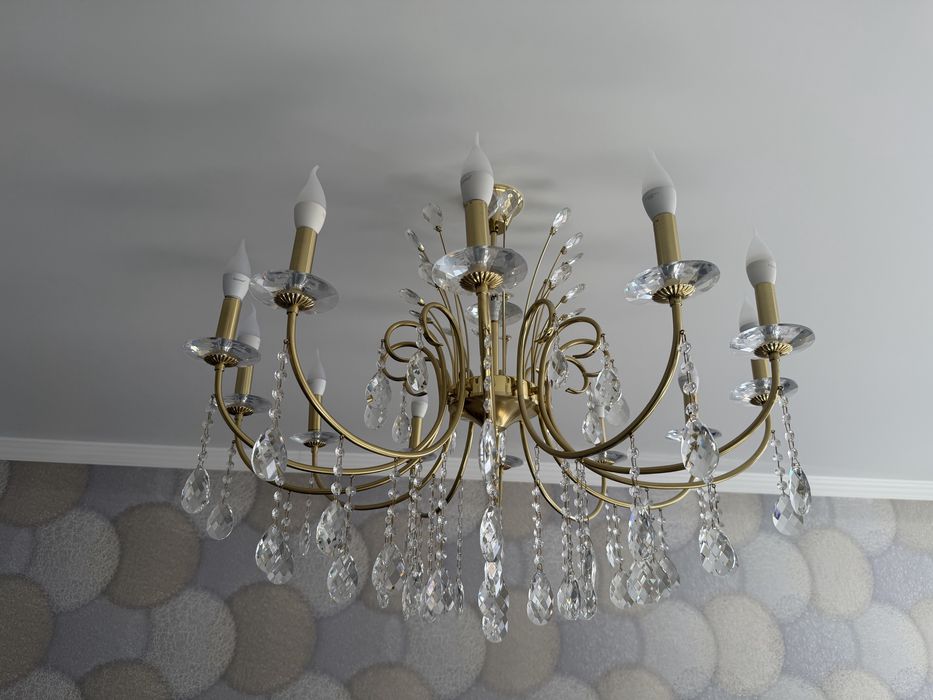 Продам потолчную люстру