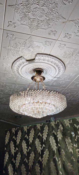 Продам люстру большую
