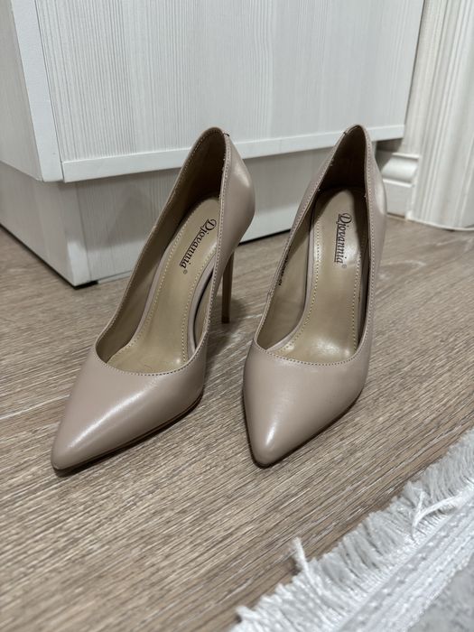 Продам новые туфли Djovannia