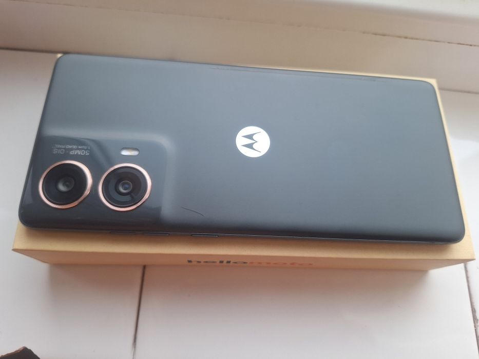 Vand telefon Motorola g 85,dual sim,negru 8GB ram 256 GB memorie interna,telefonul funcționează  și arată foarte bine.