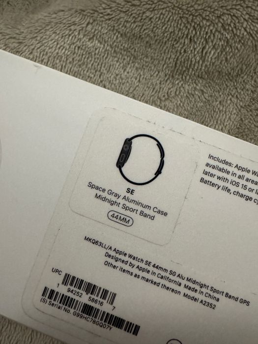 Продам Apple Watch SE