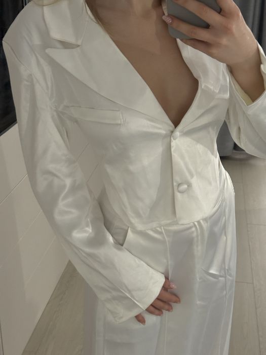 Top satinat albastru deschis cu nasturi & dantelă Zara / NOU