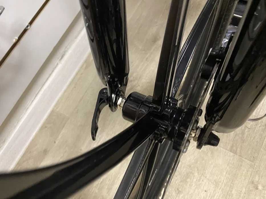 Велосипед үлкен сиськи көрсетеді