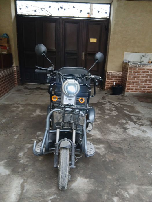 Трёхколёсный скутер