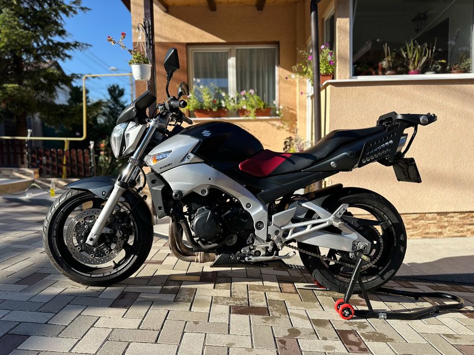 Suzuki GSR 600