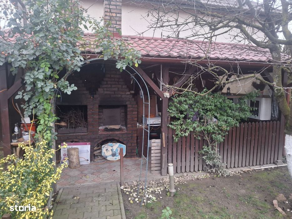 Casă in sangeorgiu de mures , garaj și mansardă utilizabilă