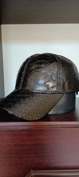 Головные уборы из кожи