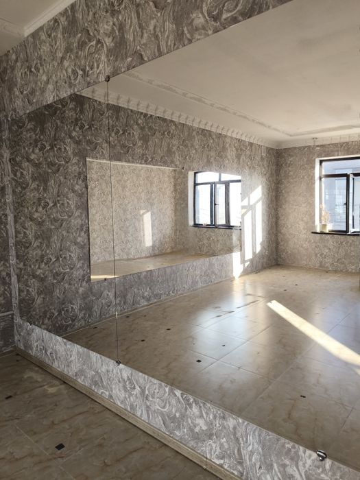 Зеркала для танцев, студии