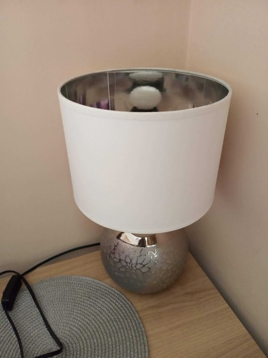 Нощна лампа бяло и сиво
