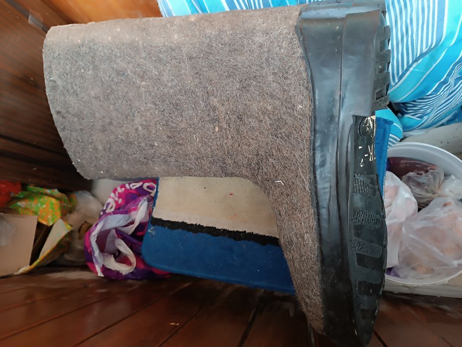 Продам  валенки .