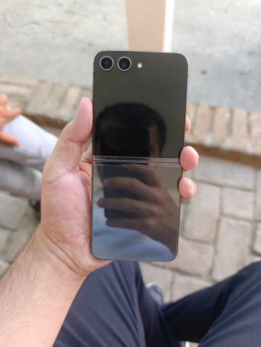 Samsung galaxy Z flip 5