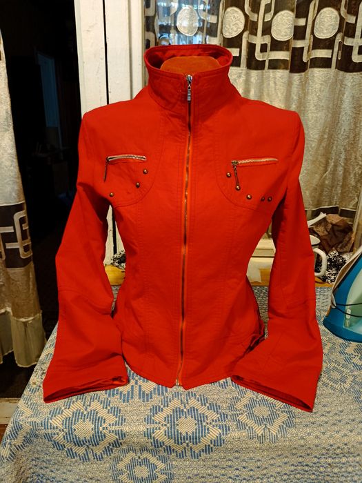 Пиджаки,чёрное и коасное