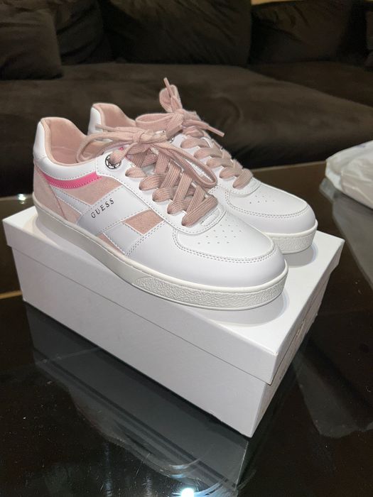 Розови дамски обувки GUESS