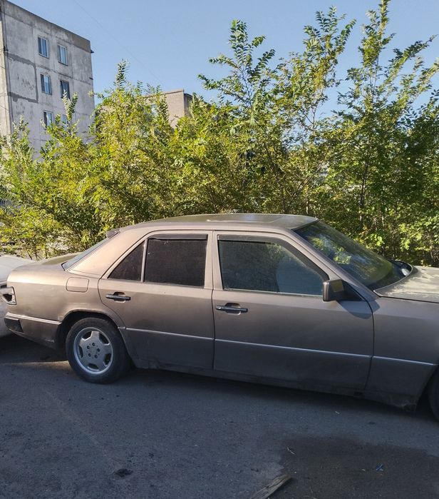 Mercedes-Benz 200E