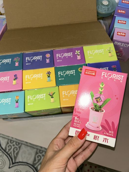 Подарки, конструкторы, косметички для девочек